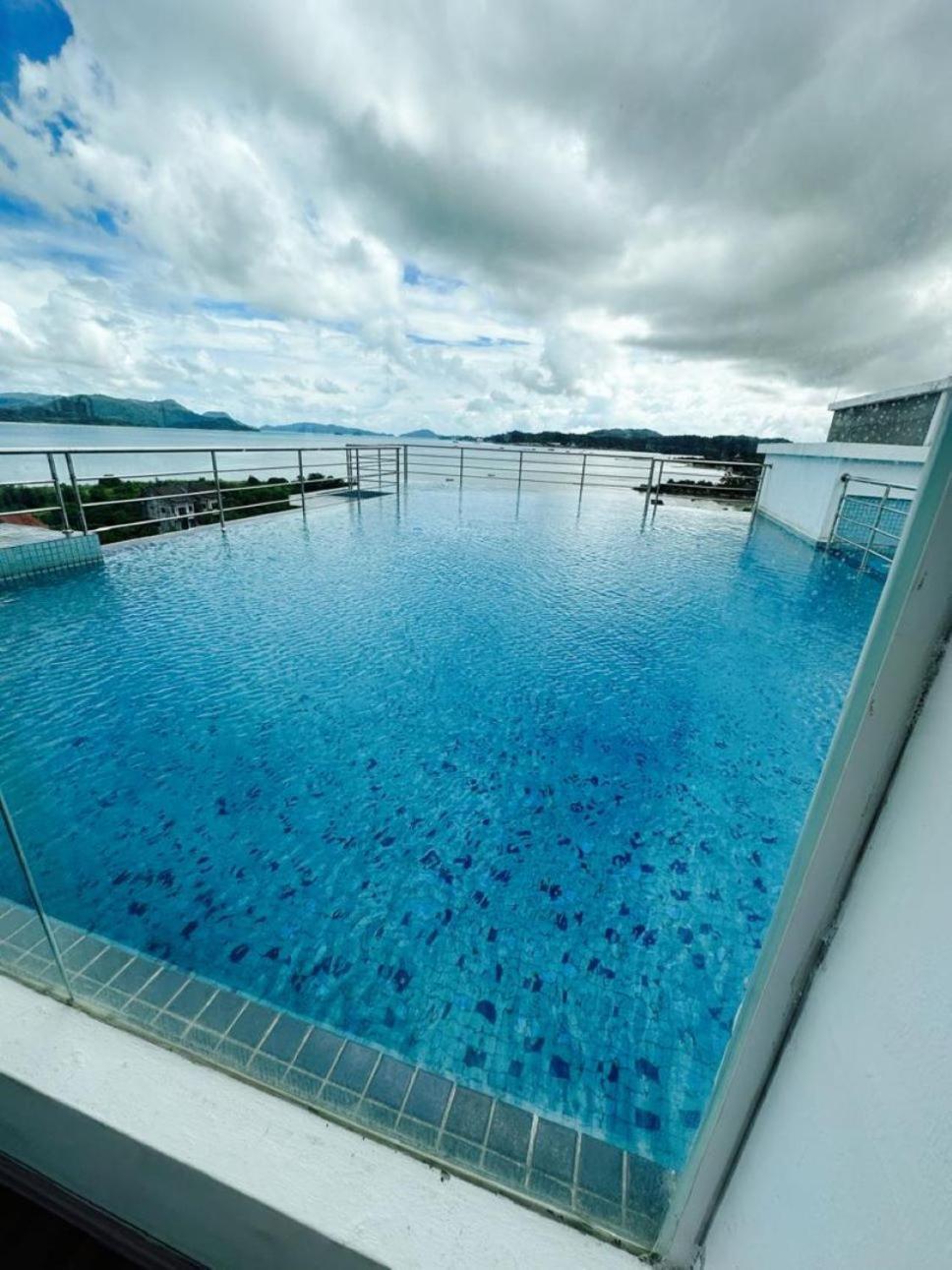 Maya Seaview Families Suite Apartment + Sky Pool Kuah Ngoại thất bức ảnh