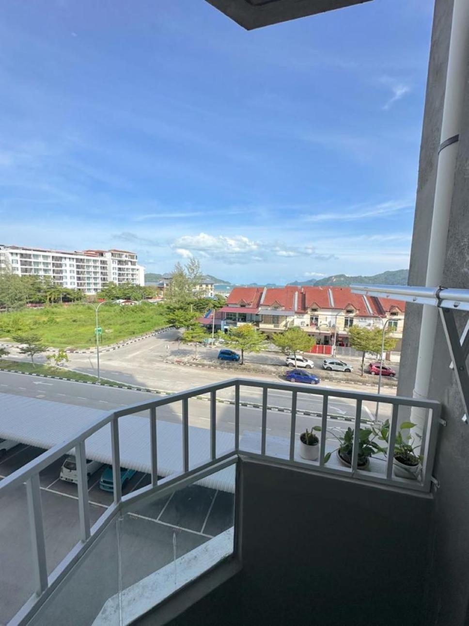 Maya Seaview Families Suite Apartment + Sky Pool Kuah Ngoại thất bức ảnh